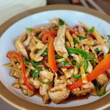 【鶏肉のチンジャオロース】むね肉で食べ応え十分!野菜も豊富♪