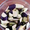 『なすの柚子胡椒味噌炒め』なすだけでご飯が進む!の工程1