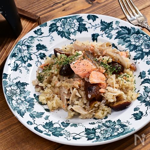 秋の食材で「鮭チーズと焼き栗の釜飯」