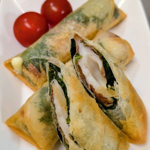 まゆのの作ってみた!投稿(【ちくわチーズの大葉春巻き】巻いて揚げるだけ！)