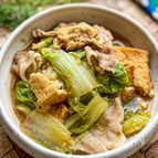 白菜と厚揚げと豚バラ肉の《にんにく味噌煮込み》