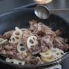 シャキシャキ【豚こまと蓮根の塩きんぴら】の工程2