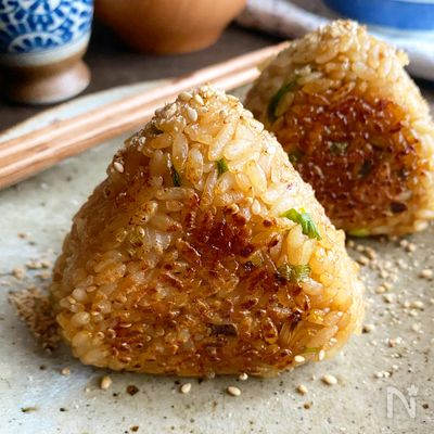 うなぎのたれで焼きおにぎり【余ったたれの活用レシピ】