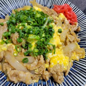 ヴェルの作ってみた!投稿(ご飯が進む！甘辛スパイシー【豚たま炒め】)