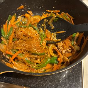1169387の作ってみた!投稿(【戻し不要！革命的な味】フライパン1つ豚こま肉のチャプチェ)