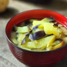 夏野菜を食べる♪茄子とじゃがいもの味噌汁