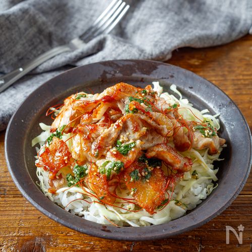 【節約絶品♡】カリカリ豚こま肉の青じそうま塩だれ丼
