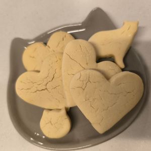 サクちゃんの作ってみた!投稿(米粉で作る☆2色の型抜きクッキー。)