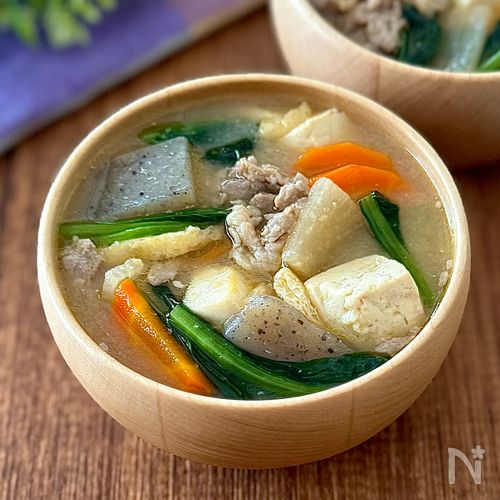 栄養満点♩小松菜入り豚汁