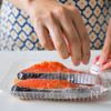 【レンジで５分だけ】鮭と玉ねぎのバタポン酒蒸しの下準備