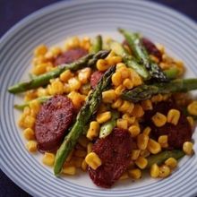 チョリソとアスパラ、コーンのクミンソテー