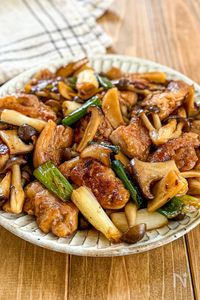 鶏肉とたっぷりきのこの《テリテリ♡甘辛炒め》