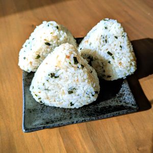 るるる♪の作ってみた!投稿(沢山の方に大好評おにぎり♪
わかめと鰹節の混ぜおにぎり)