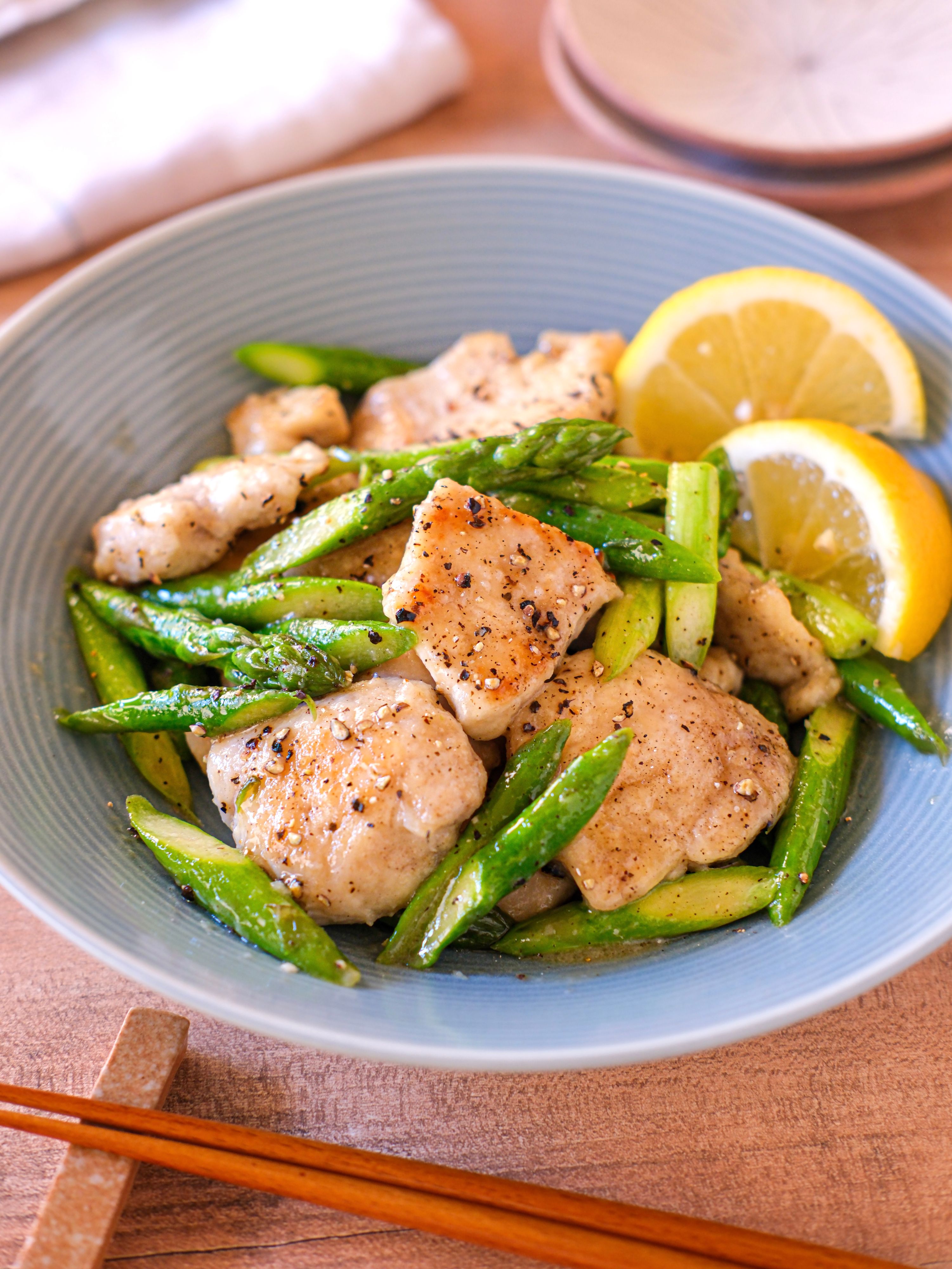 鶏とアスパラの塩炒め