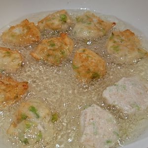ぽんちゃんの作ってみた!投稿(【豆腐と鶏肉のふわふわナゲット】簡単&節約!子供が喜ぶ♡)