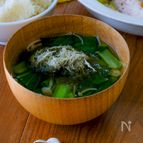 【2分で完成】小松菜とえのきの白だしスープ｜おぼろ昆布の旨味