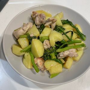 ろろの作ってみた!投稿(鶏肉とじゃがいもの塩バター蒸し【#簡単#作り置き#お弁当】)