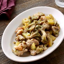 【鶏肉とじゃがいもと舞茸のバジルマスタード炒め】