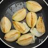 旬のごちそう♡とろあま新玉ねぎのバター醤油ソテーの工程2