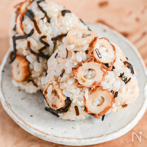 冷めてもおいしい！ちくわと塩こんぶのおにぎり