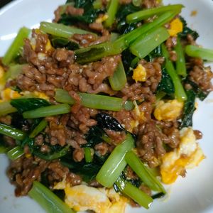 てつグラの作ってみた!投稿(【小松菜とひき肉のとろ卵炒め】#節約 #野菜たっぷり)