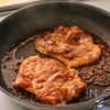 【梅たれポン酢のポークソテー】焼いて絡めるだけ！の工程3