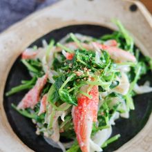 豆苗とカニカマのごまマヨネーズ和え