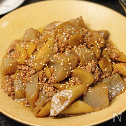 ごはんに乗せて食べたい♡【こんにゃくごぼうの豚そぼろ煮】
