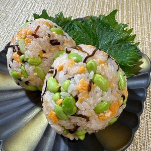 楽ラク手抜キッチン🐶🐾の作ってみた!投稿(忙しい日のパワーチャージ！卵と塩こんぶのおにぎり)
