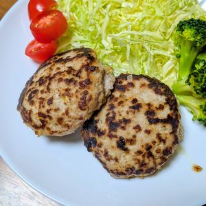 なお21の作ってみた!投稿(豚ひき肉で作る！【絶品ジューシーハンバーグ】)