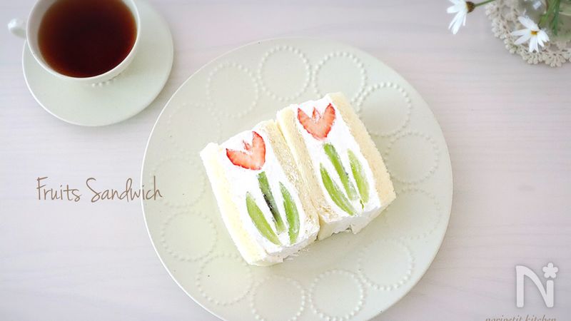 Instagramで大人気 フラワーフルーツサンド By のりp Noripetit レシピサイト Nadia ナディア プロの料理家のおいしいレシピ