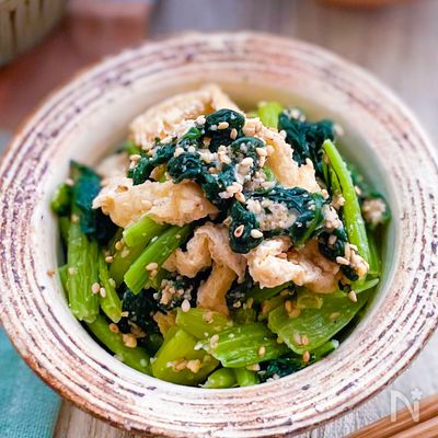 【小松菜と油揚げの味噌胡麻和え】味噌入りで風味UP♡