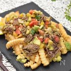 フライドポテトの牛肉のエスニックサルサ仕立て
