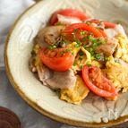【10分ごはん】“豚ばらトマたま” 味付けはめんつゆだけ！