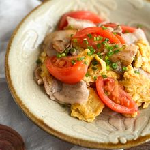 【10分ごはん】“豚ばらトマたま” 味付けはめんつゆだけ!