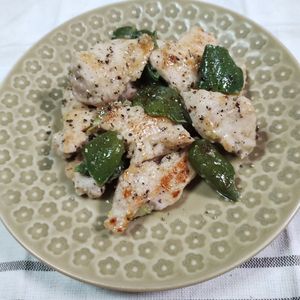 M＊Pの作ってみた!投稿(［鶏むねガーリックペッパー］焼くだけ簡単！作りおきも可能)