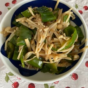 万福の作ってみた!投稿(レンチン3分！【えのきとピーマンのごまポンおかか和え】)