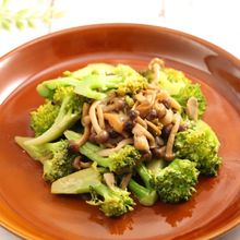 糖質オフ！ブロッコリーとキノコの蒸し焼き