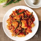 夕飯のおかず☆鶏むね肉としめじのチリソース炒め