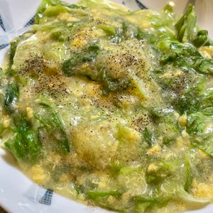 ゆかち(ᐡᵕ̤ ·̫ ᵕ̤ᐡ)の作ってみた!投稿(ちぎってぱぱっと5分！「レタスと卵の餡かけご飯」)