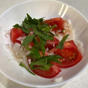 はなうざーの作ってみた!投稿(【王道トマトサラダ】ゴクゴク飲めちゃう！切ってかけるだけ)