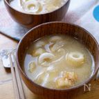 『玉ねぎとちくわのお味噌汁』
