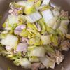 【我が家の定番♡︎とろとろ白菜とチキンのクリーム煮】の工程4