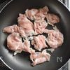 材料2つ☆ご飯が進む豚こまキャベツの胡麻だれ炒め。の工程3