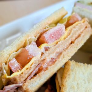 まゆのの作ってみた!投稿(オーロラソースで食べる「BLTサンド」)