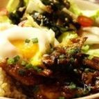 さんまのピリ辛揚げ焼き　温玉のっけ
