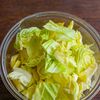 きゃべつとひき肉と卵のソース炒め｜卵は直割りでOK！の工程1