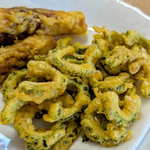 まゆのの作ってみた!投稿(おつまみに最高！カレー衣のゴーヤの天ぷら（サクサク衣のコツ）)