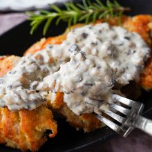 きのこクリームソースがおいしい♪チキンのパン粉焼き