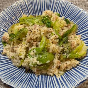 楽ラク手抜キッチン🐶🐾の作ってみた!投稿(少ない具材でもおいしい！魚肉ソーセージのレタスチャーハン)